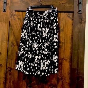 Jcrew Floral Accordion Skirt. Navy/White. NWT.